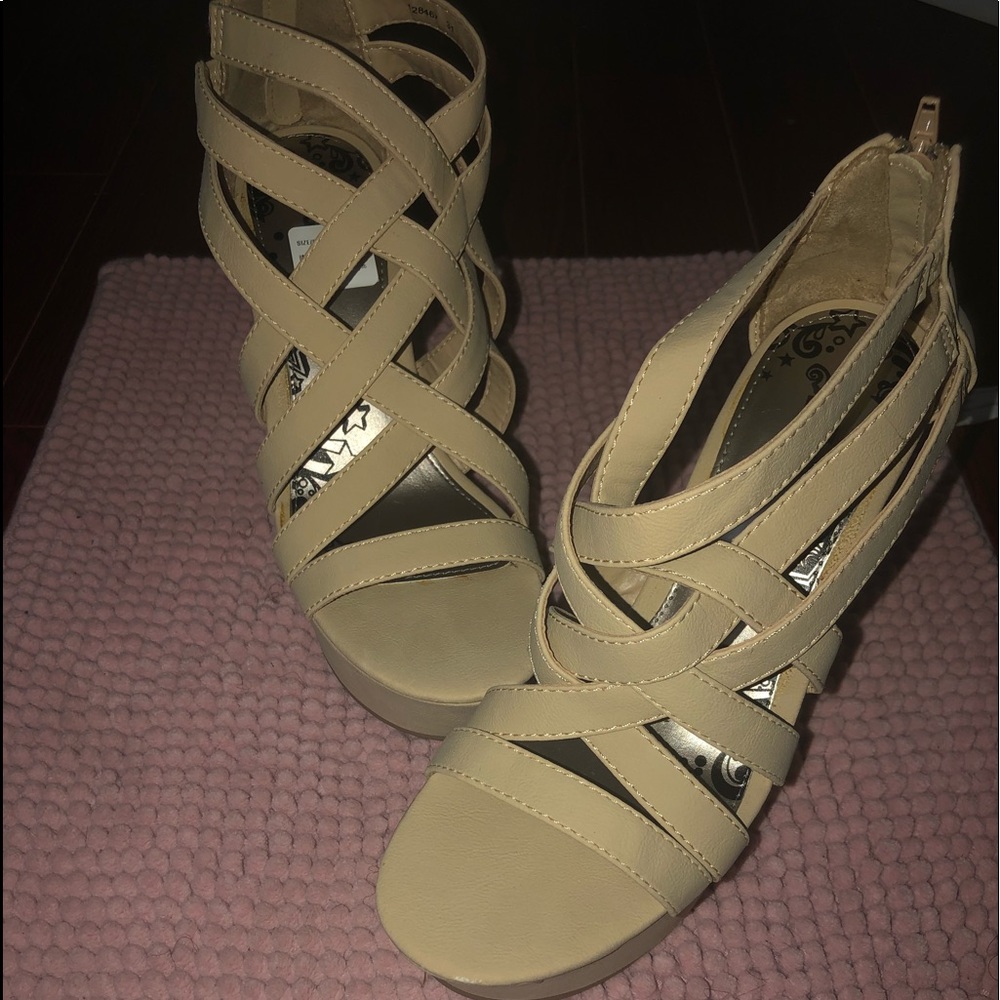SIZE 9 TAN WEDGES BRAND NEW IN BOX